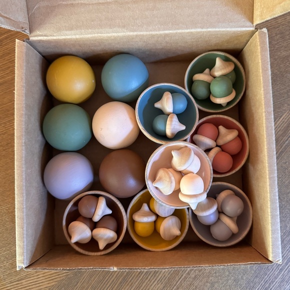 Elm + Otter Montessori wooden toy sorting set with wooden cups, balls, acorns - Picture 1 of 5